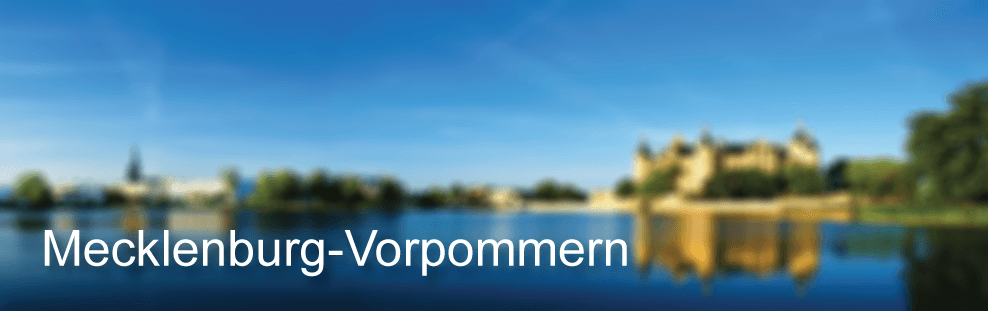 Une image floue d'un lac avec les mots mecklenburg-vorpommern en bas