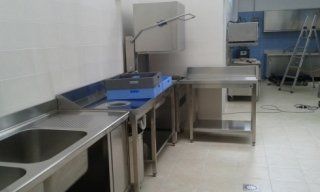 attrezzature in acciaio inox per laboratorio