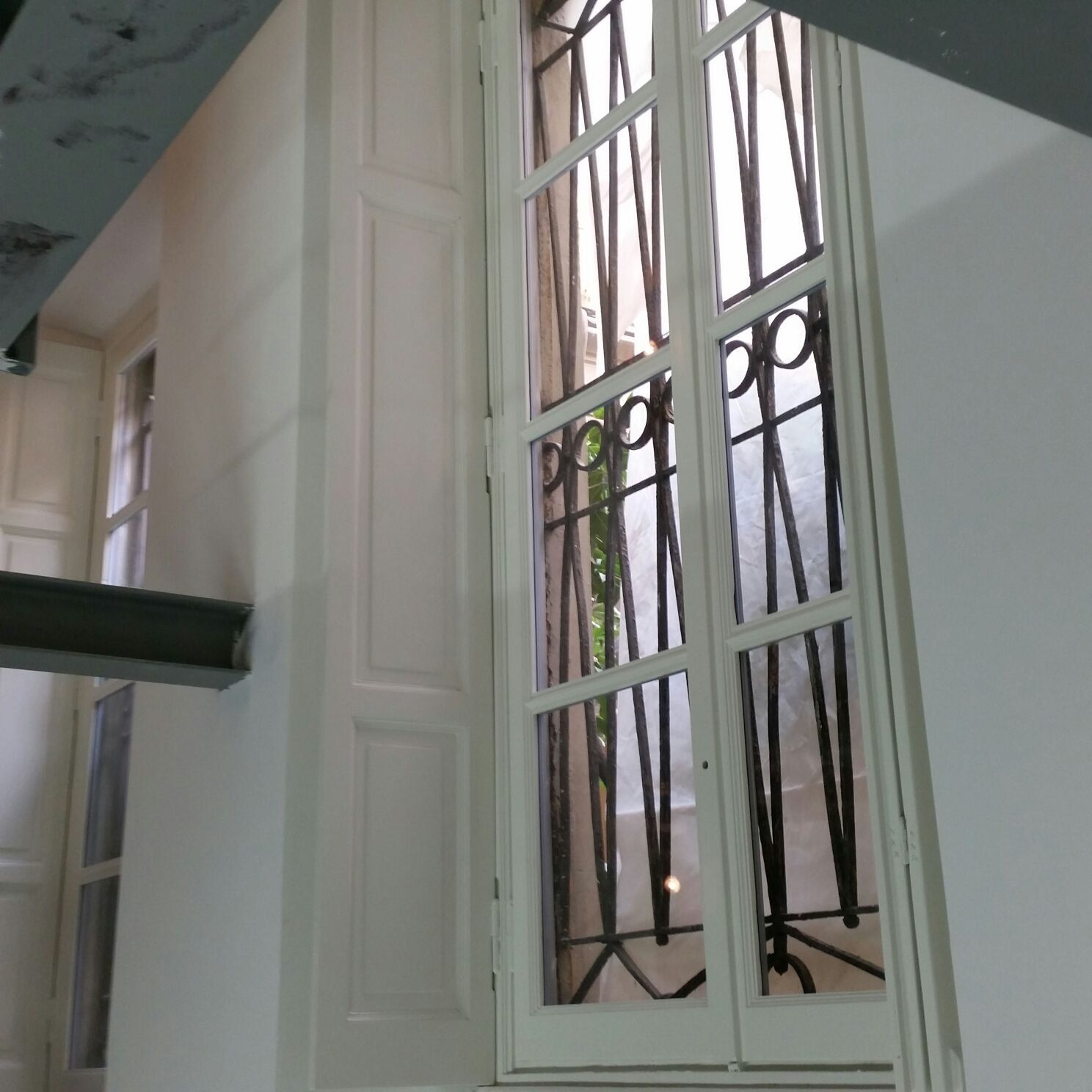 Finestra con infissi in legno