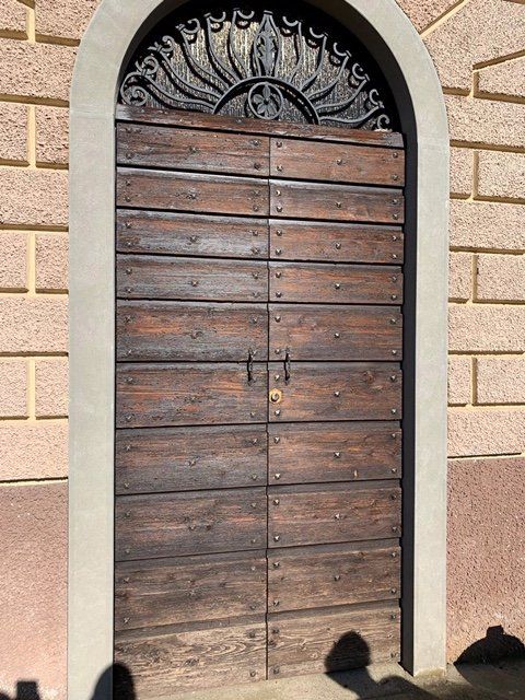 Portone d'entrata in legno e ferro