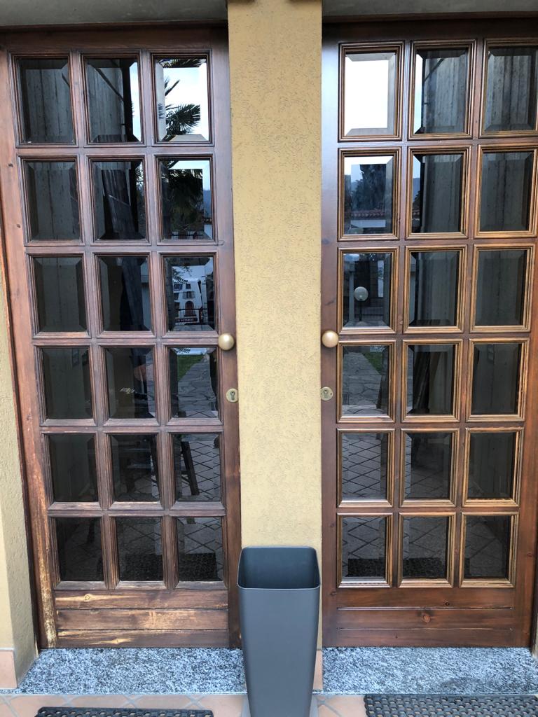 Porta a vetri e legno