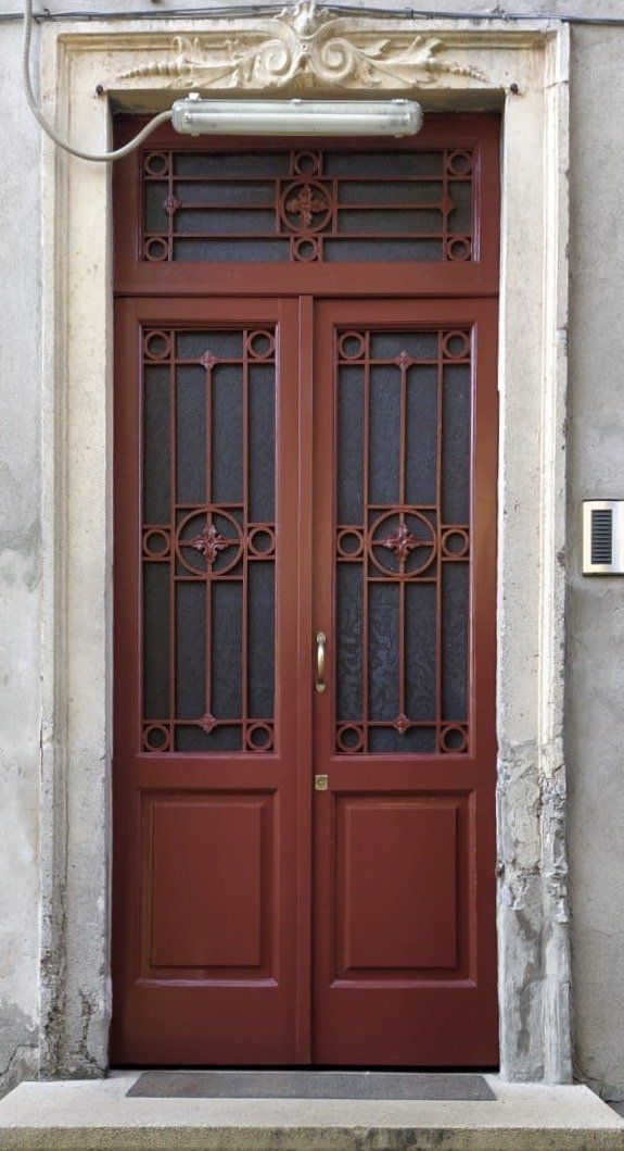 Porta d'entrata rossa