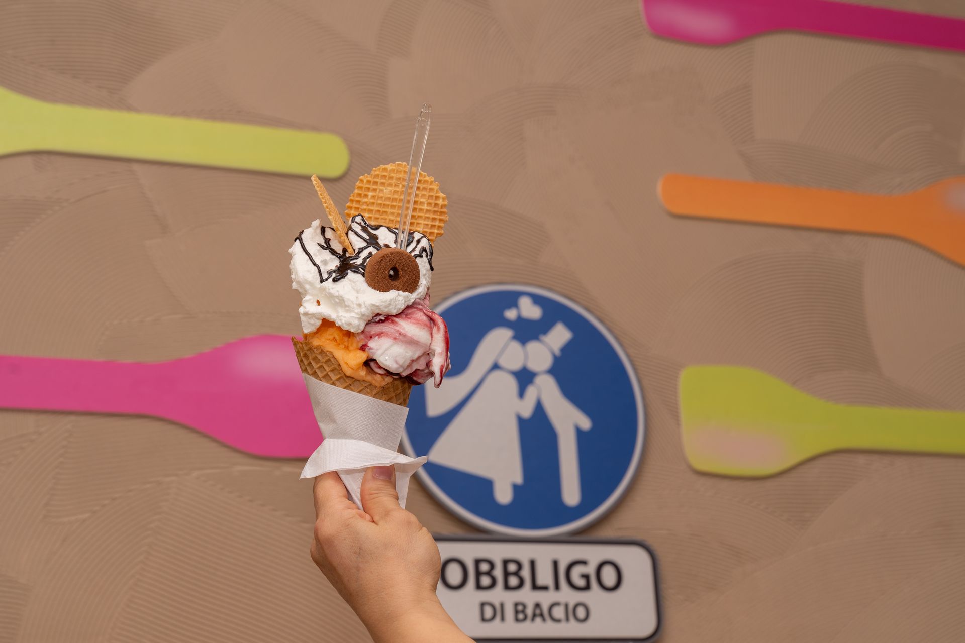 cono gelato con biscotto