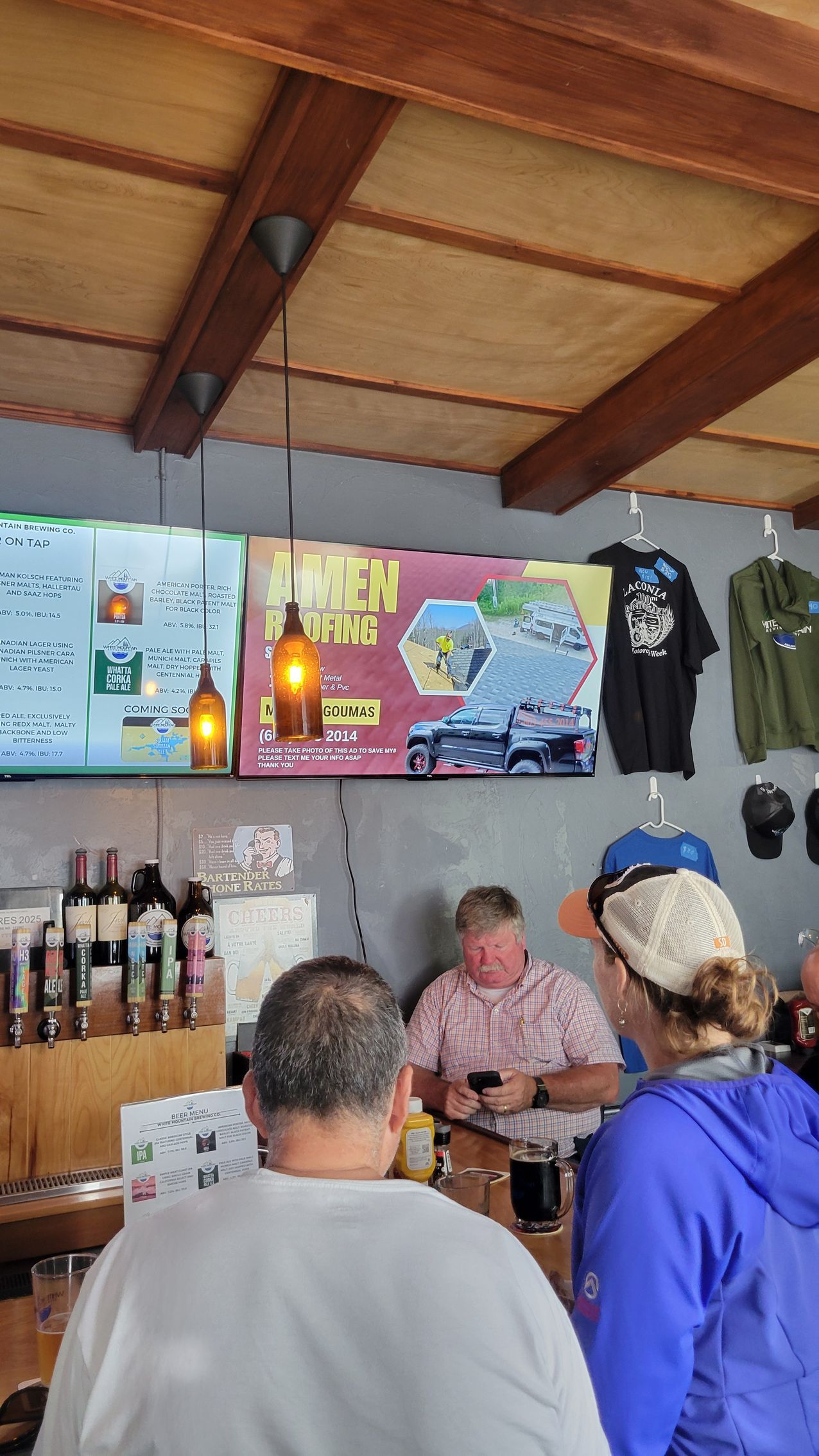 A group of people are sitting at a table in a restaurant.