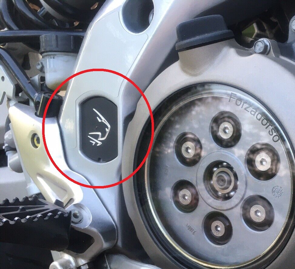 Aprilia Shiver / Dorsoduro Swingarm Pivot Covers – Zwart geanodiseerd aluminium (set)