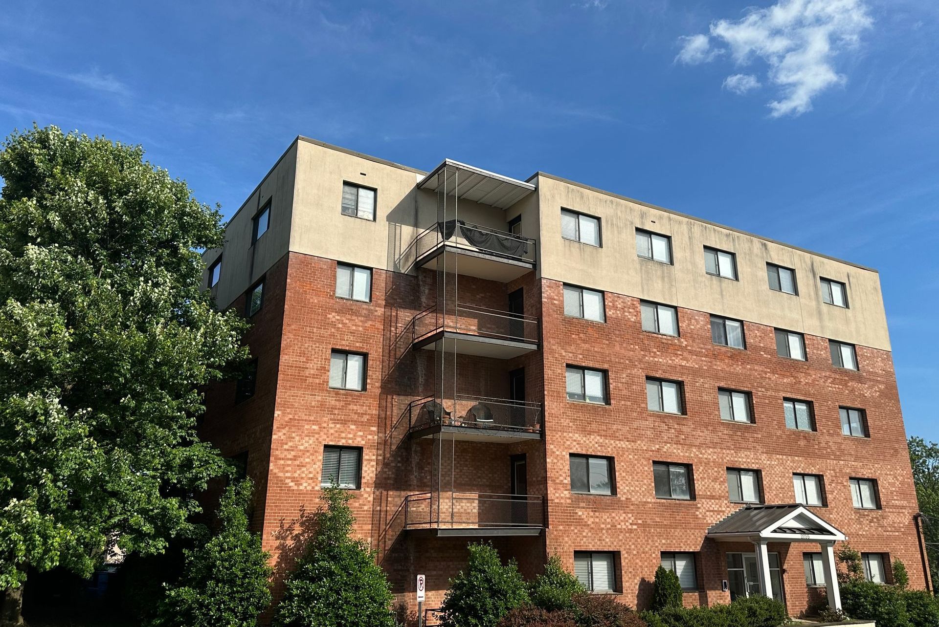 Exterior of Lee Heights Apartments