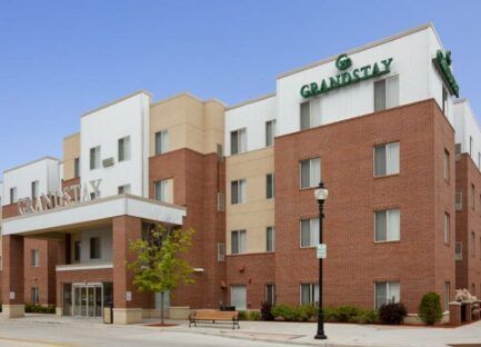 A large brick building with the word grandstay on it