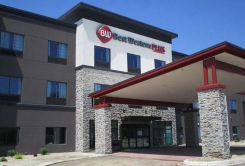 A large building with a sign that says bw best western plus