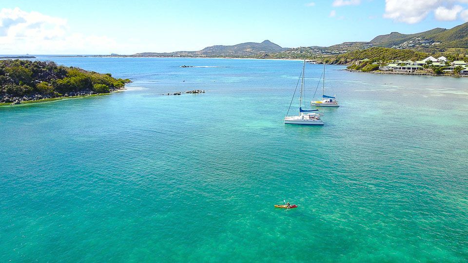 A kayak is making its way alone to Pinel island