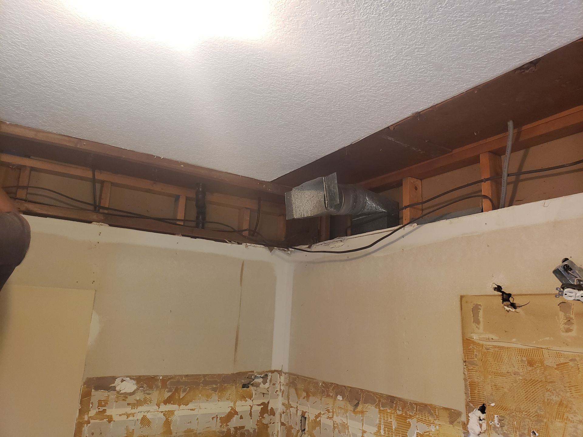 A room with a ceiling that is being remodeled