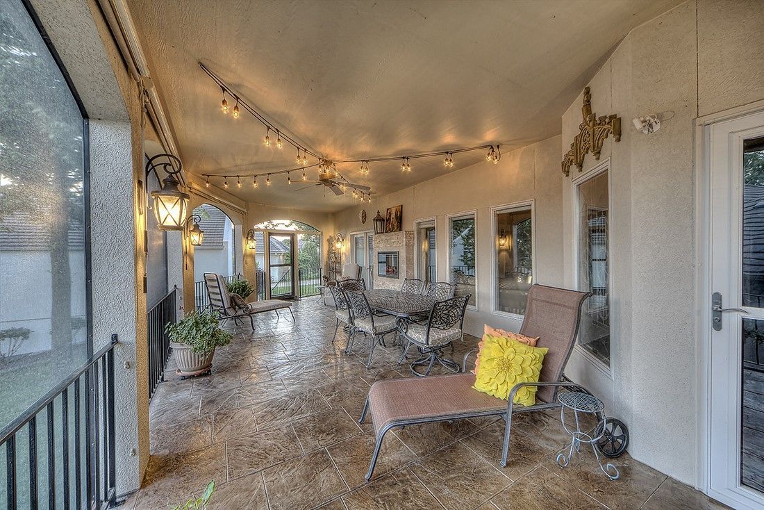 A large room with a lot of windows and chairs.