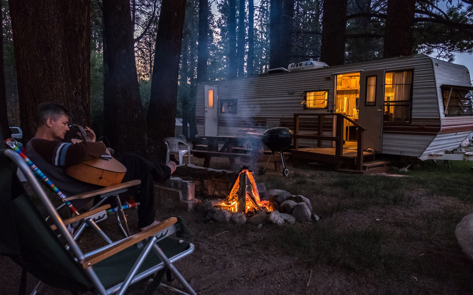 Man Camping — Summerton, SC — Deep Water RV Park White RV — Summerton, SC — Deep Water RV Park
