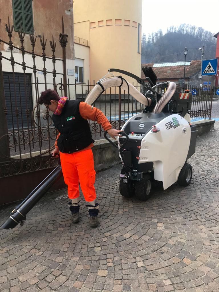 Pulizia marciapiedi e piazze
