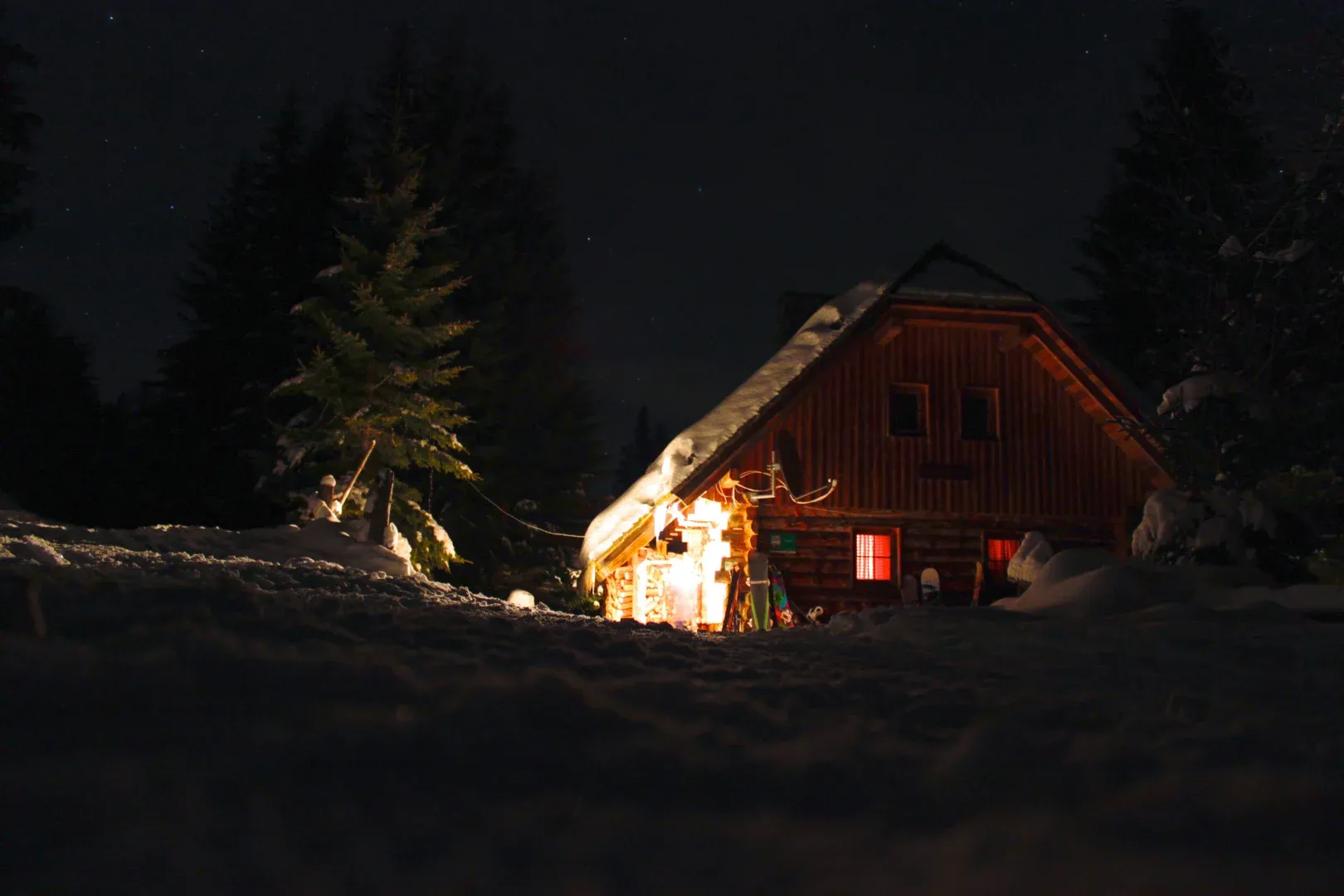 die Hütte bei Nacht