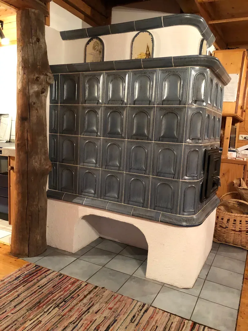 Kachelofen in der Hütte
