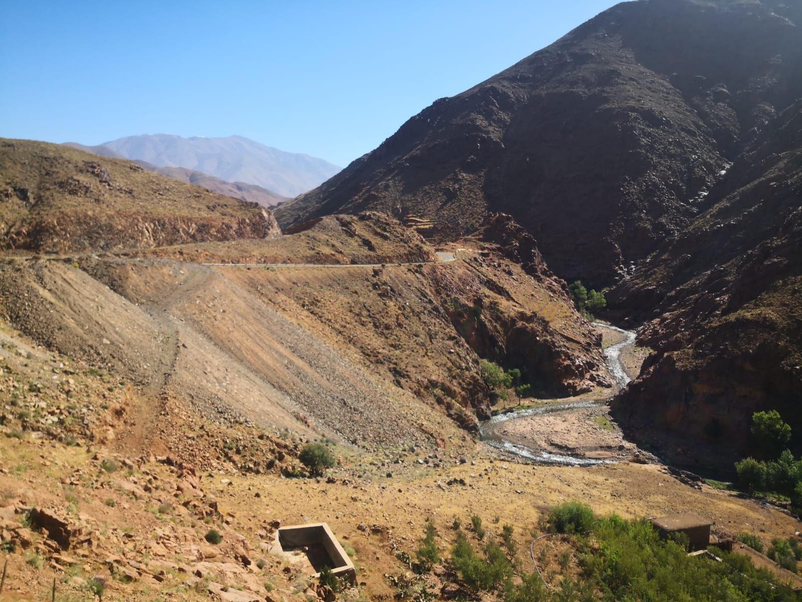 A river runs through a valley between two mountains