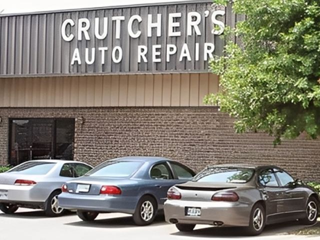 Crutcher's Auto Repair building with three cars parked in front.| Crutcher's Auto Repair