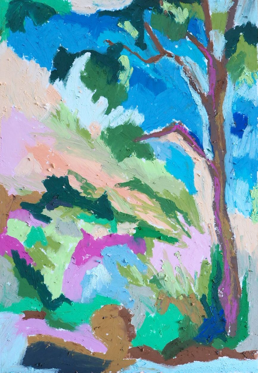 Kleurrijke oliepasteltekening van een boom en gebladerte in een buitenomgeving, met blauwe lucht en zonlicht.