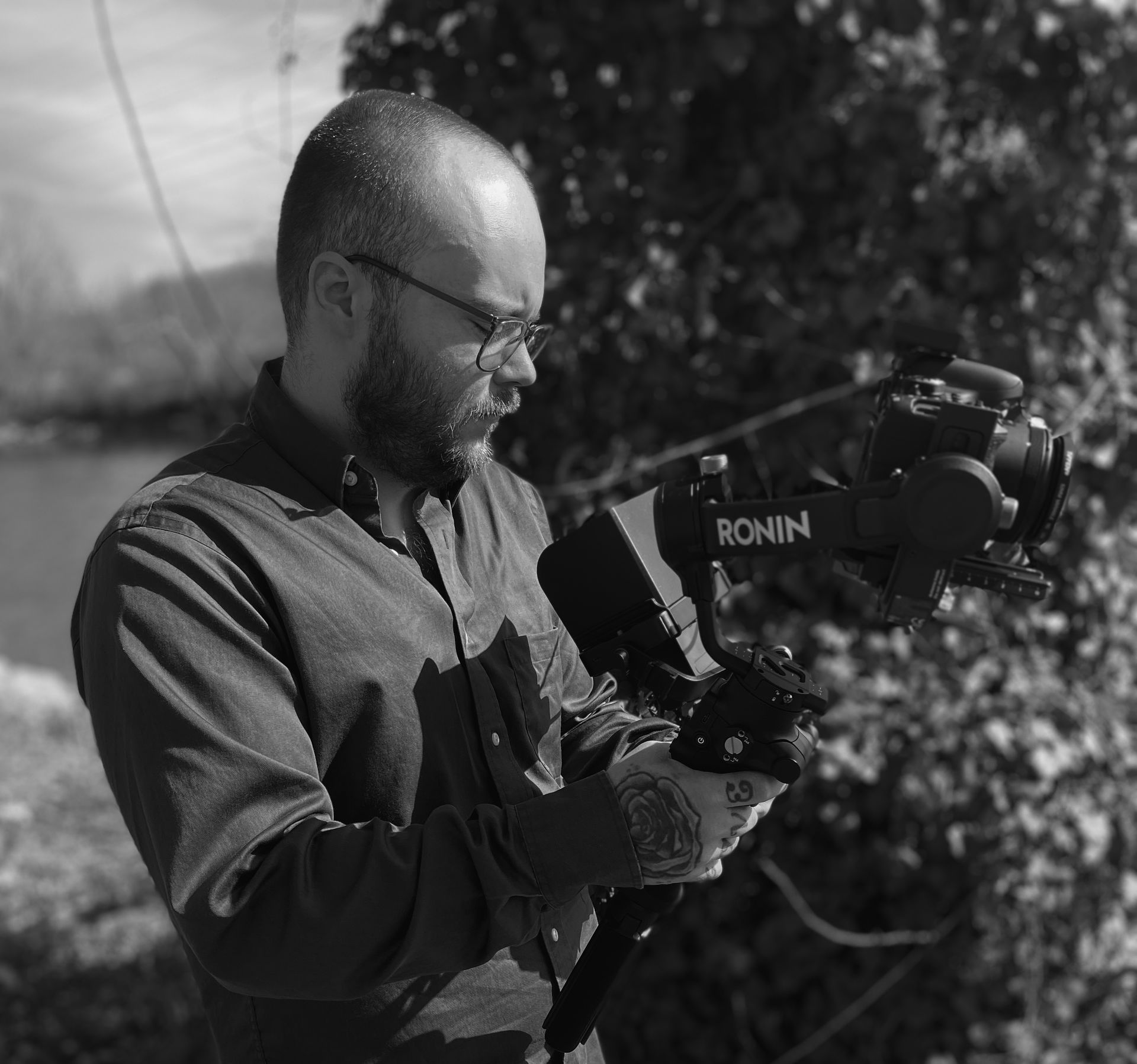 Joshua Lee Bryant is holding a camera that says ronin on it