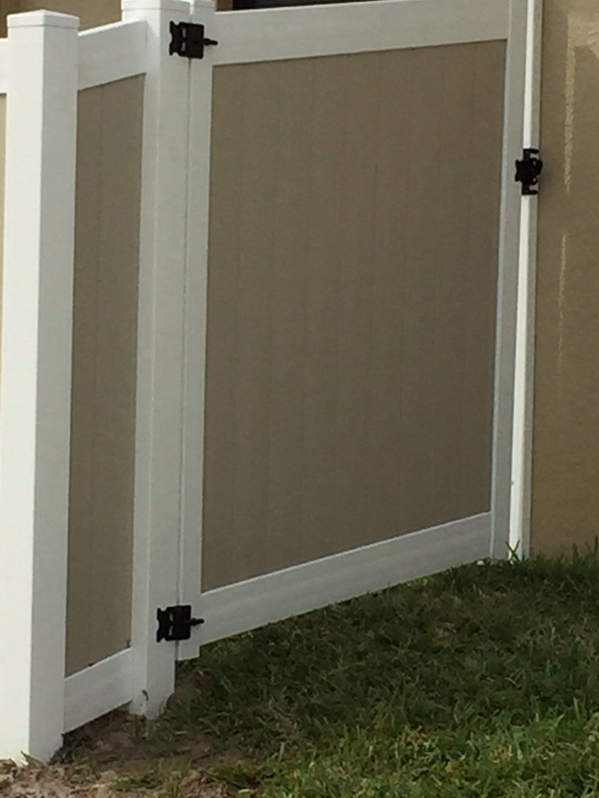 hassle-free-vinyl-fence-cape-coral-fl