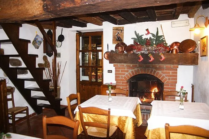 sala interna con camino