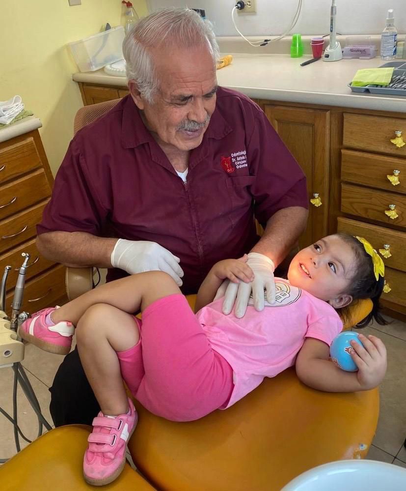DR. ANTONIO ALCÁZAR FRANCO, DENTISTA ESPECIALISTA EN NIÑOS
