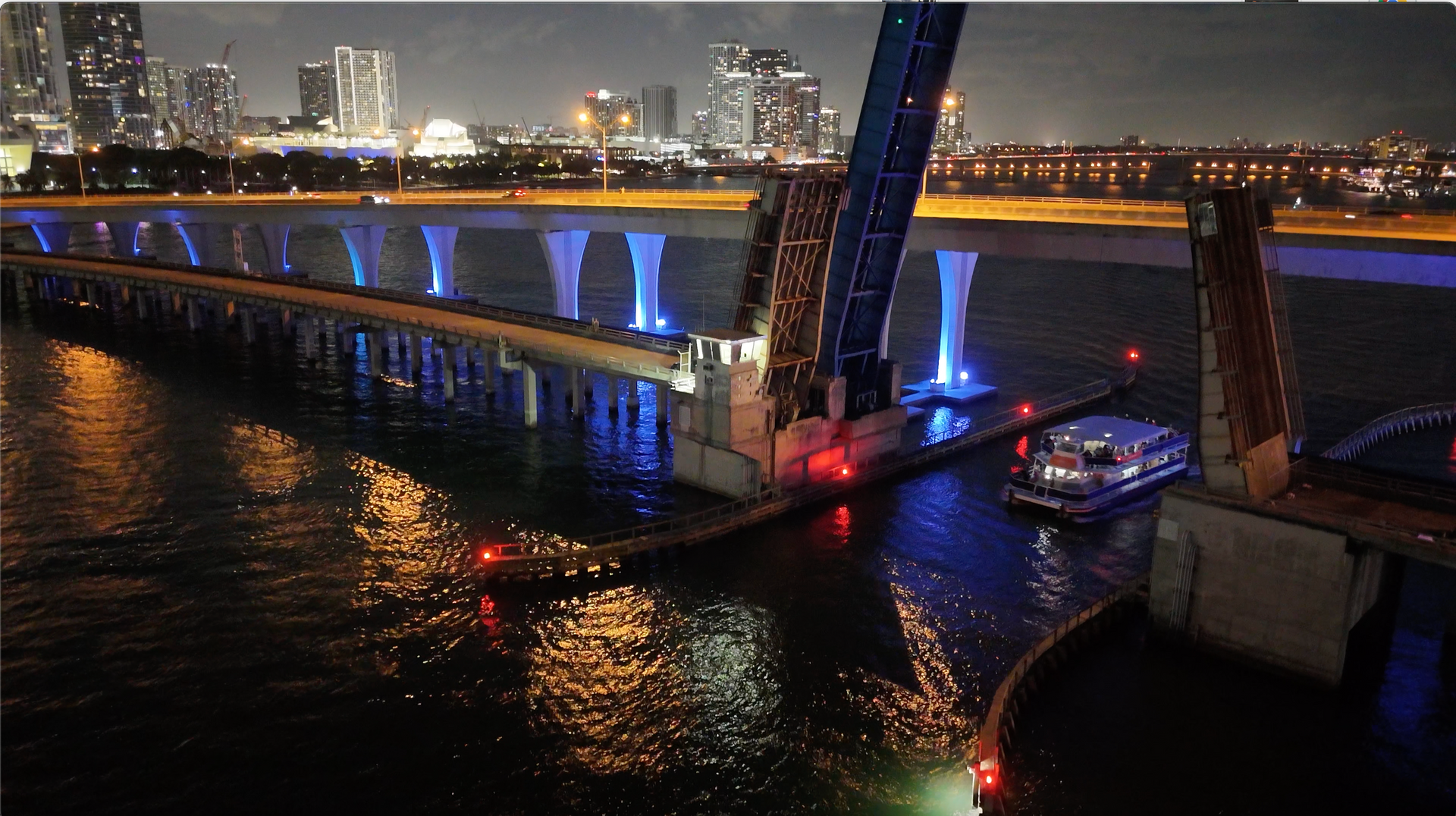 Enjoy the Night breeze of Biscayne bay  on board our Sightseeing Boats with a different perspective. With two level vessels with AC and open air decks, its a perfect Miami boat tour at anytime. Wait, don't forget, we have afternoon Tours. Miami Skyline.