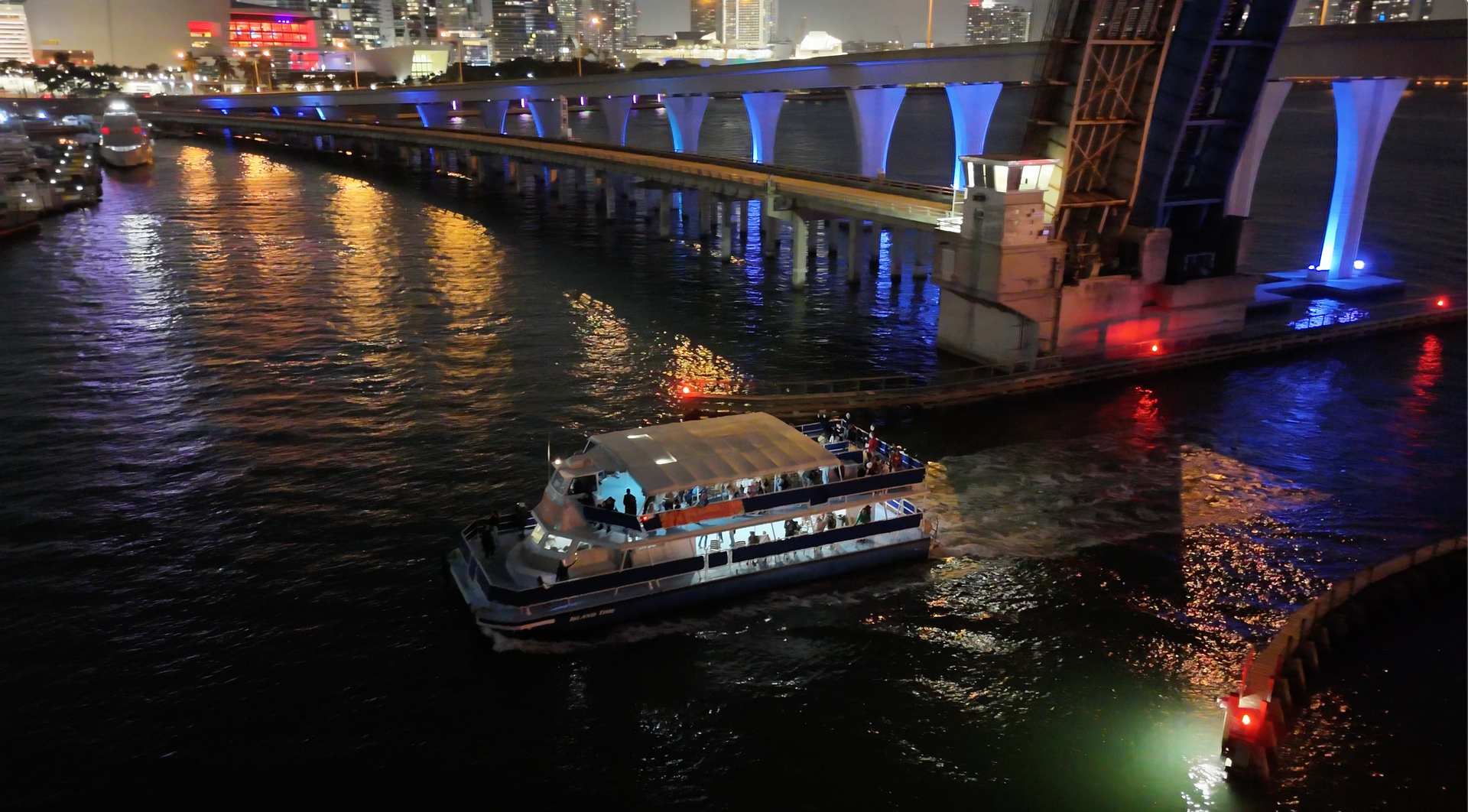 The Miami Night Cruise is one of the top attractions in Miami Florida for locals to do. Departing from Bayside Marketplace, an open air Mall and now with the Pier 5 bar that just opened its door, after your Miami cruise, you have lots of options to enjoy yourself. A Miami Sunset Boat cruise is the perfect way to begin your weekend.