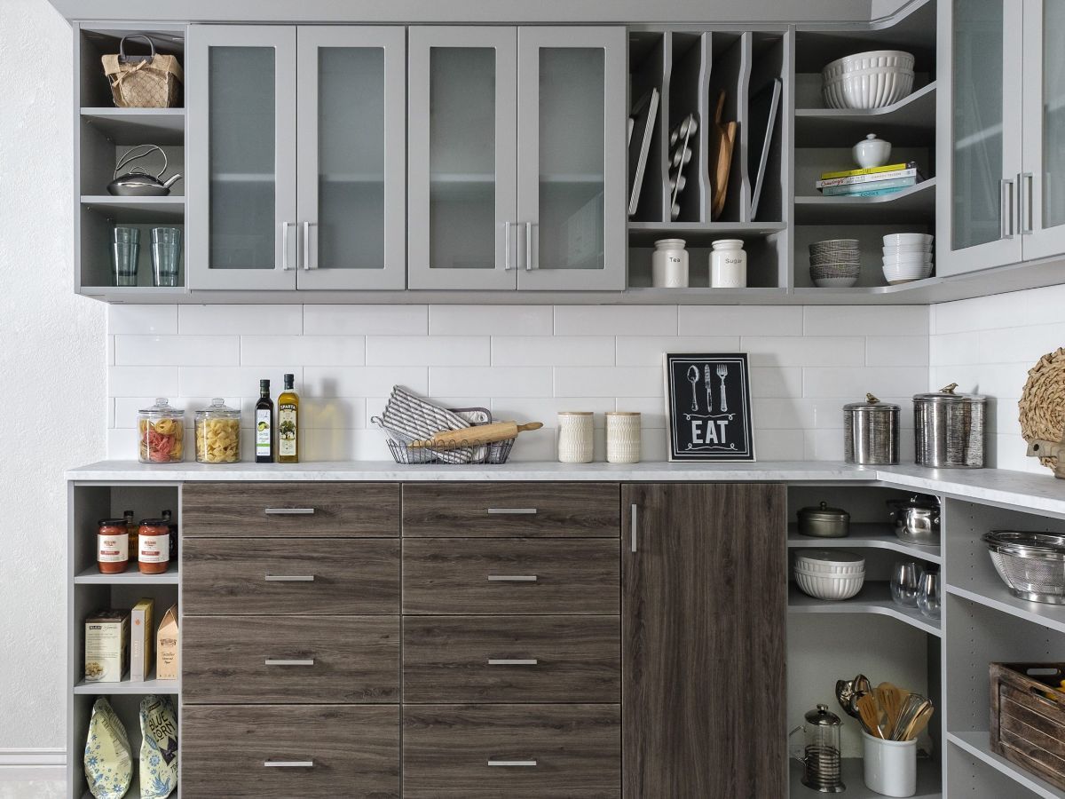 A kitchen with a sign that says eat on it.