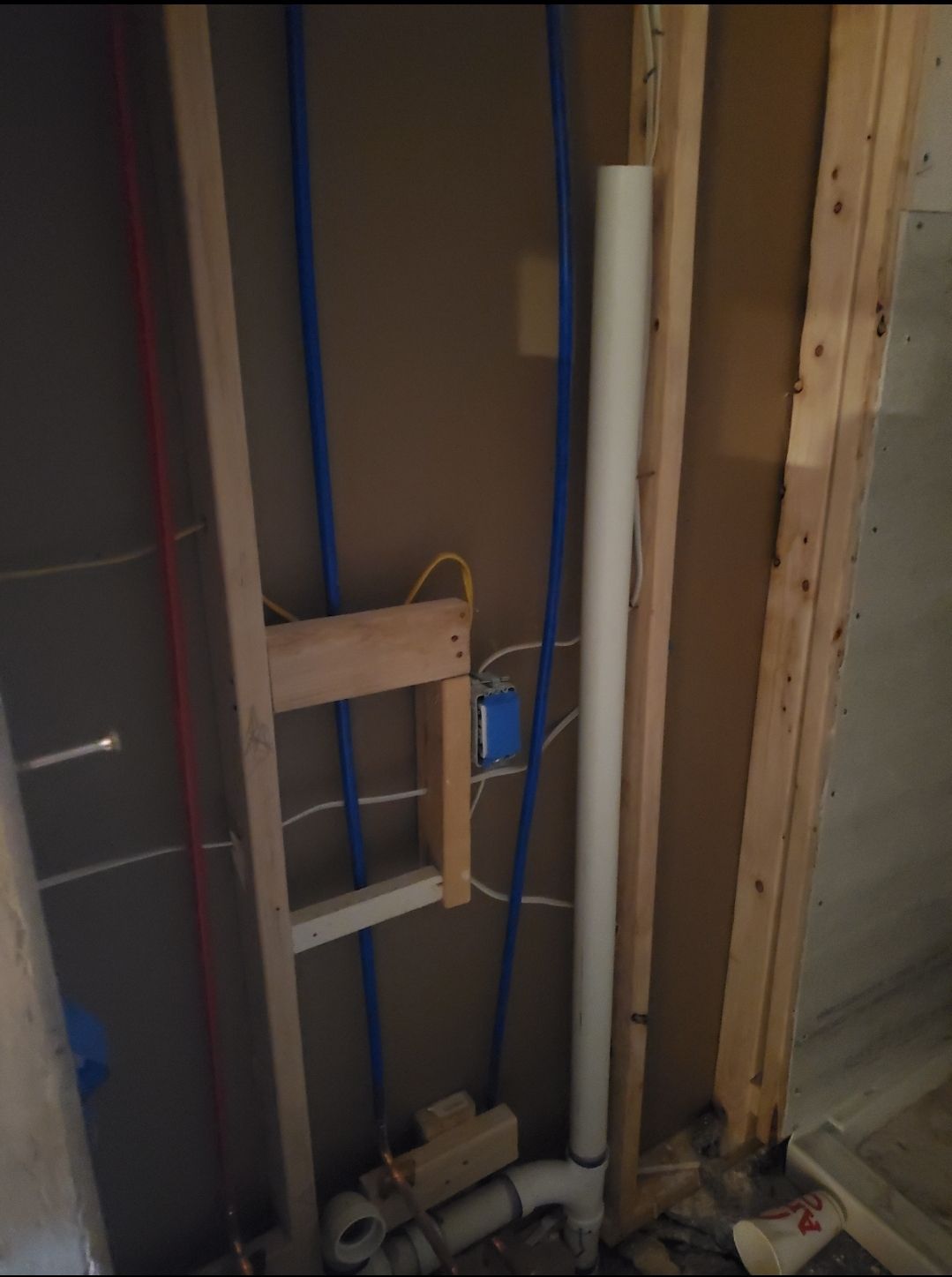 A room with a ladder and pipes in it