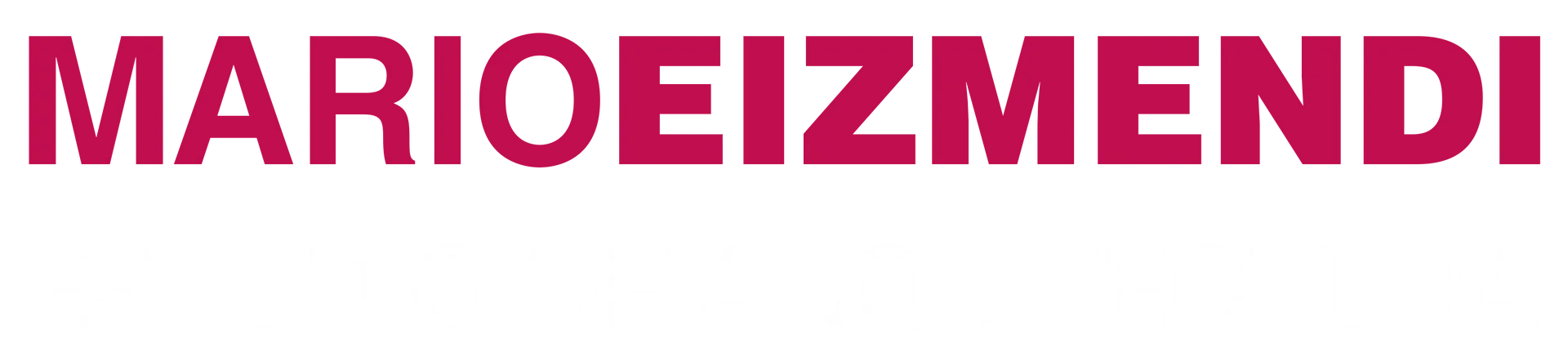 Texto rosa “MARIOEIZMENDI” sobre fondo blanco