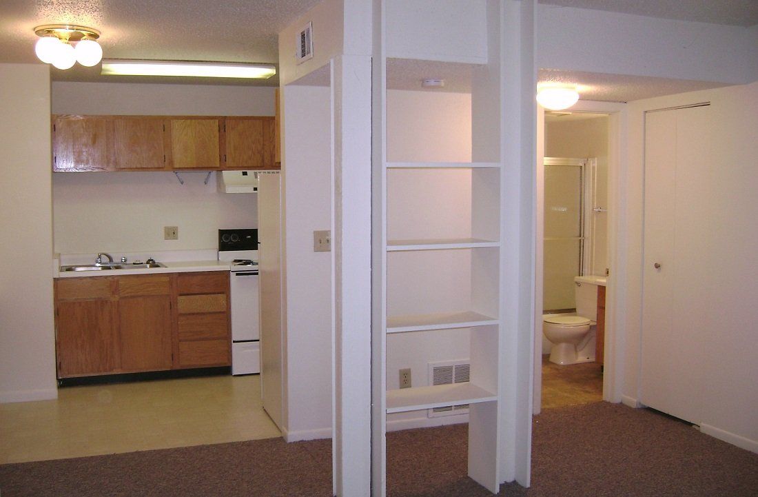 Meadowbrook in Lawrence, Kansas: studio apartments