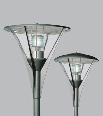 Ein paar Straßenlaternen nebeneinander