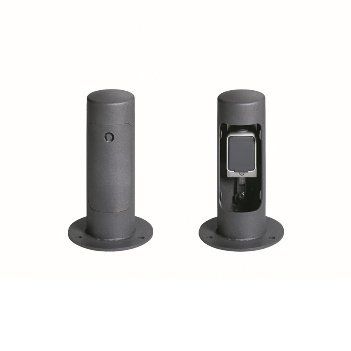 Ein Paar schwarzer Stangen mit einem Licht darin auf einem weißen Hintergrund.