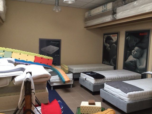 esposizione di materassi singoli