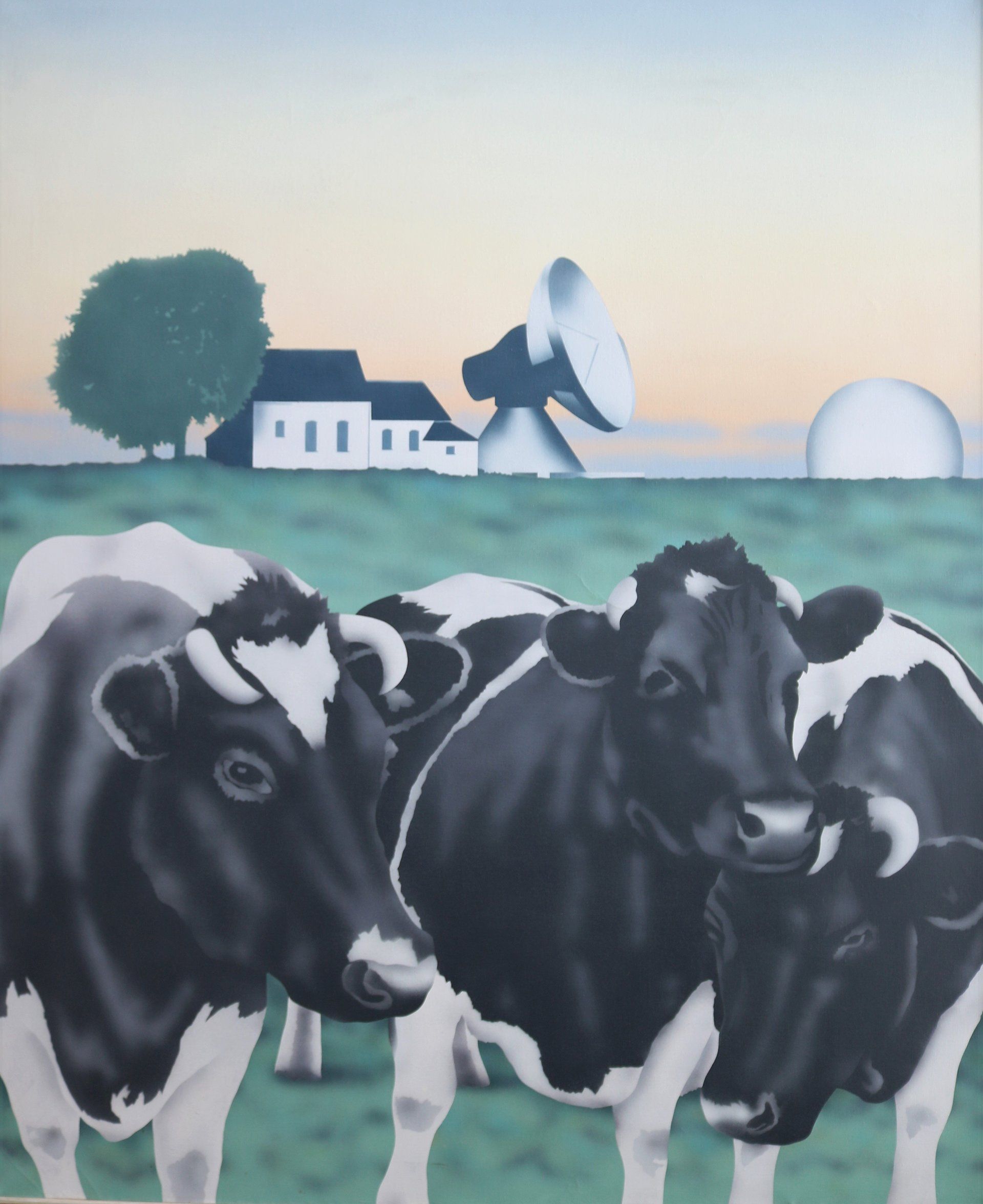 Ein Gemälde von drei Kühen auf einer Weide mit einem Haus im Hintergrund