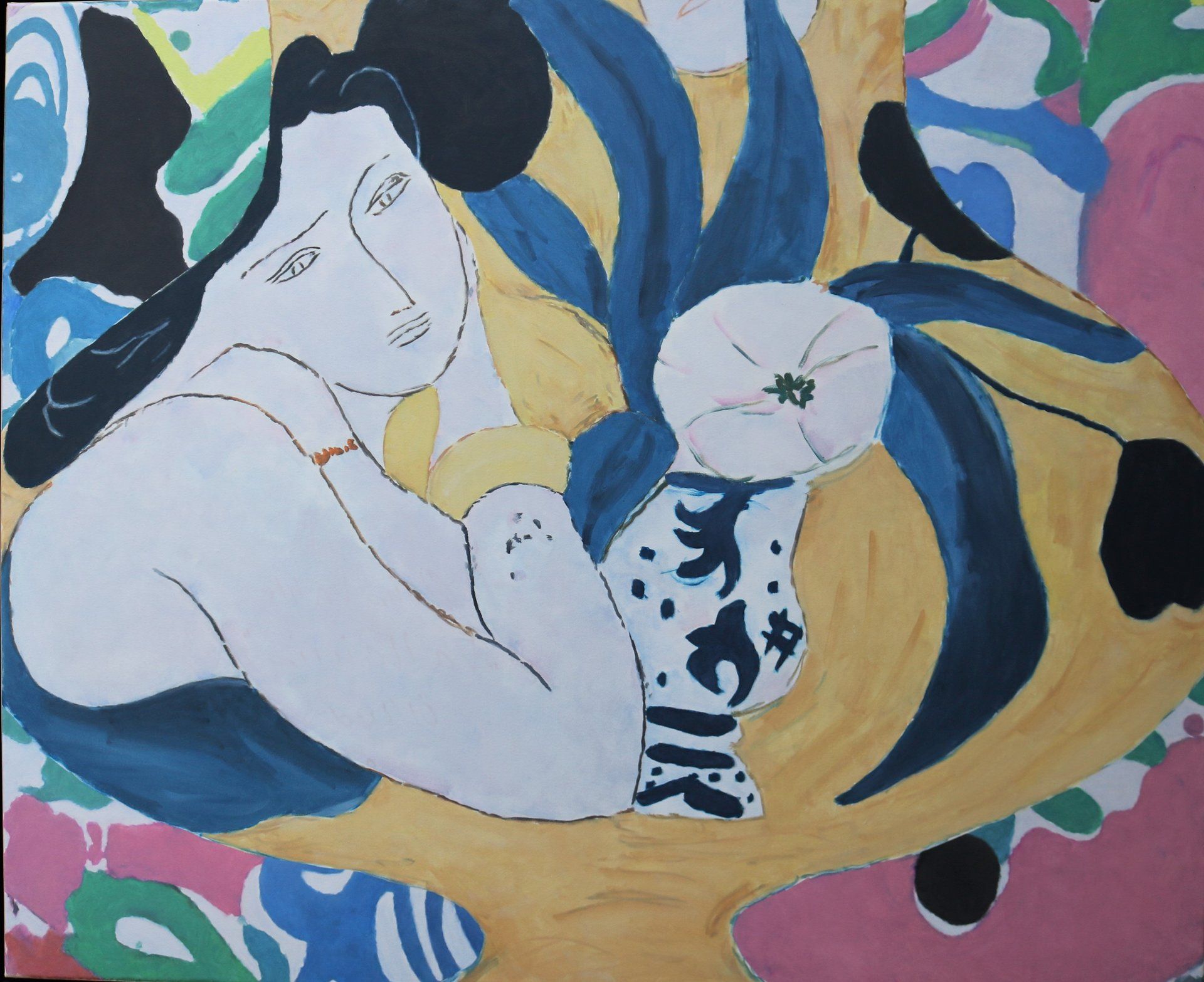 Ein farbenfrohes Gemälde einer Frau, die eine Blume hält