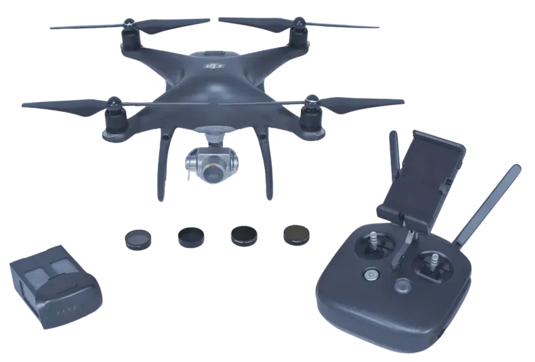 Un dron con una cámara y un control remoto sobre un fondo blanco.