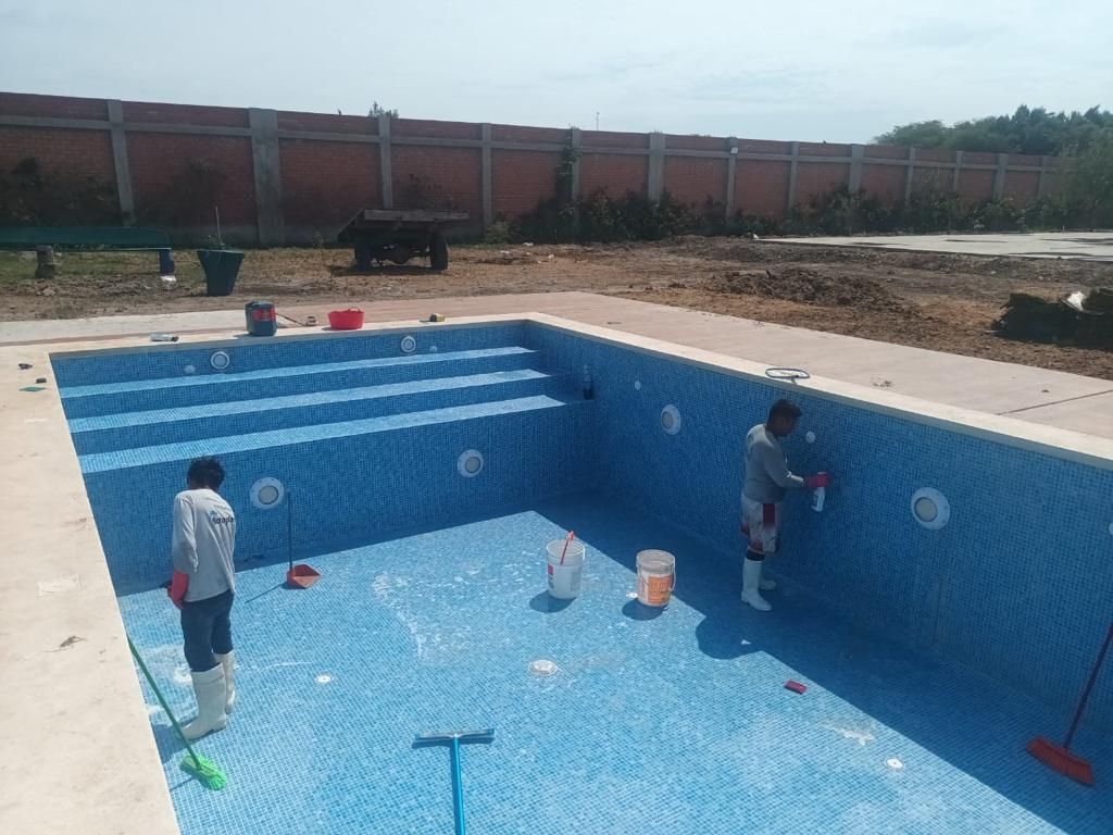 Reingeniería & Soluciones Eirl - Instalación de piscinas y saunas