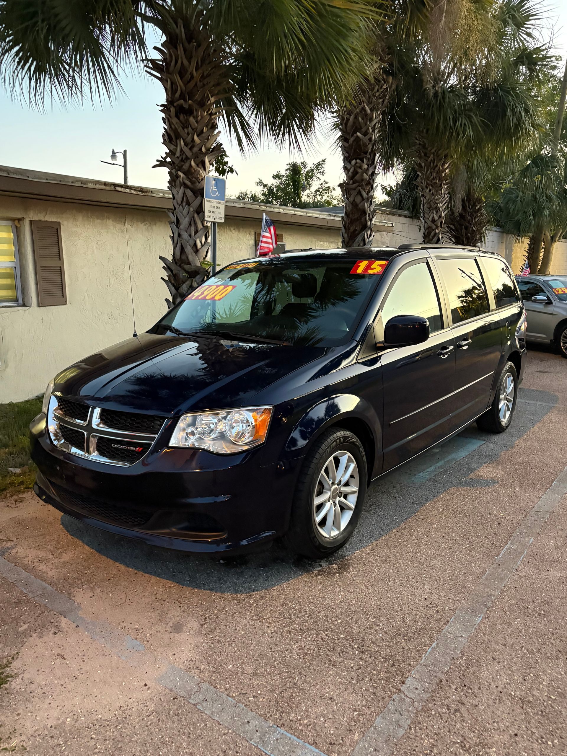 2015 Dodge Grand Caravan Passenger SXT Minivan 4D