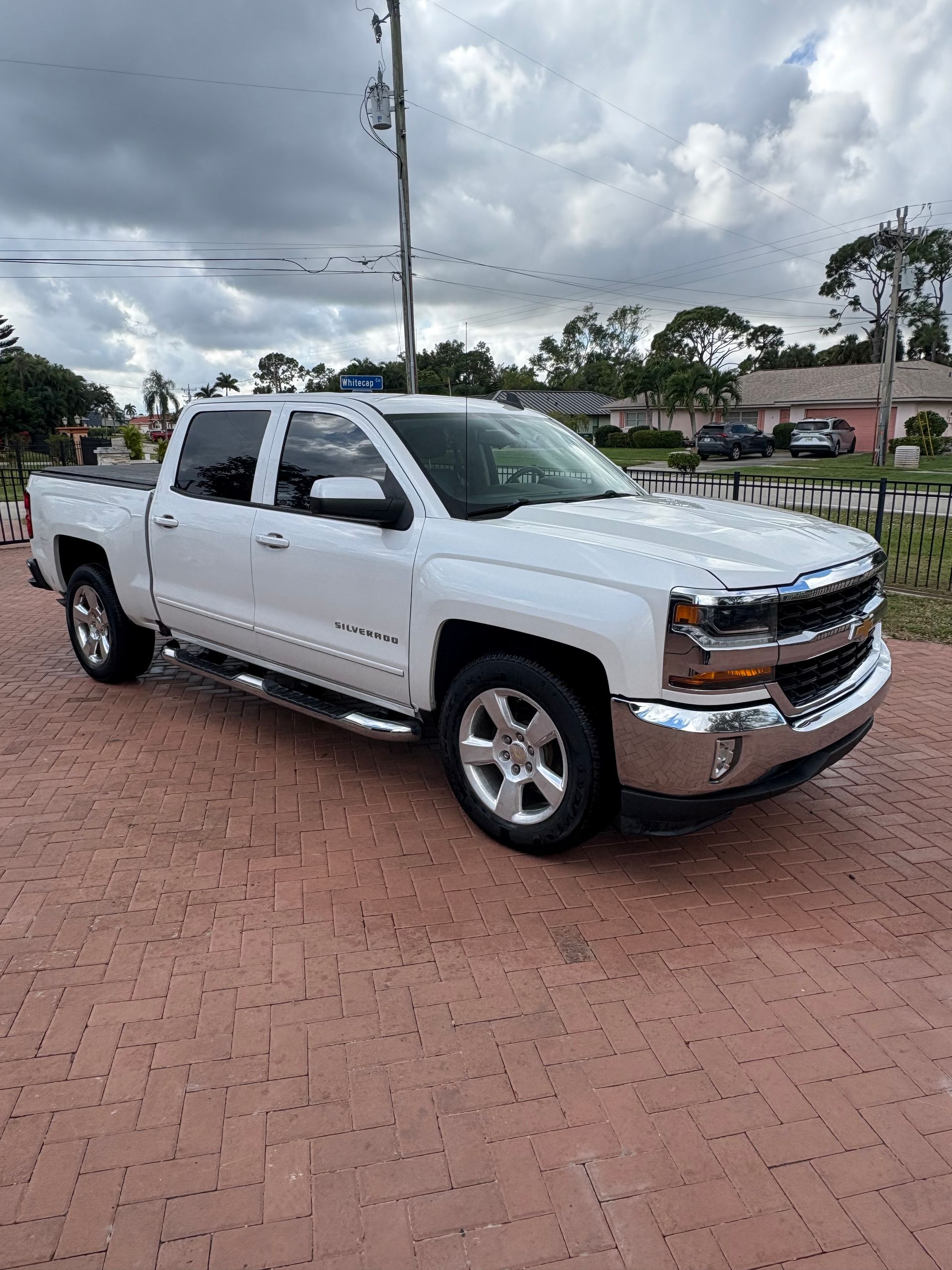 2018 Chevrolet Silverado 1500 Crew Cab LT Pickup 4D 5 3/4 ft