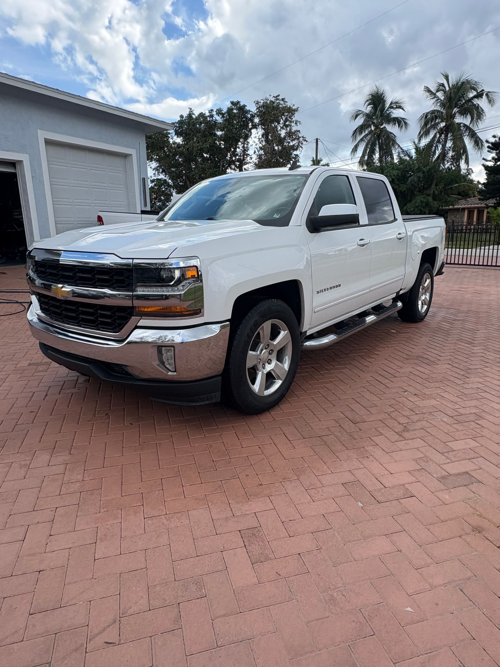 2018 Chevrolet Silverado 1500 Crew Cab LT Pickup 4D 5 3/4 ft