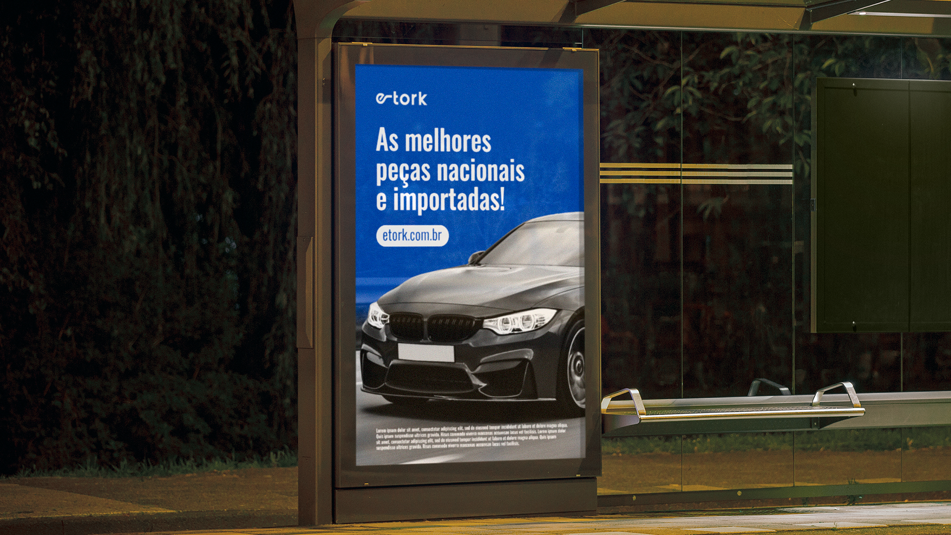 A letra a está escrita em preto sobre fundo verde.