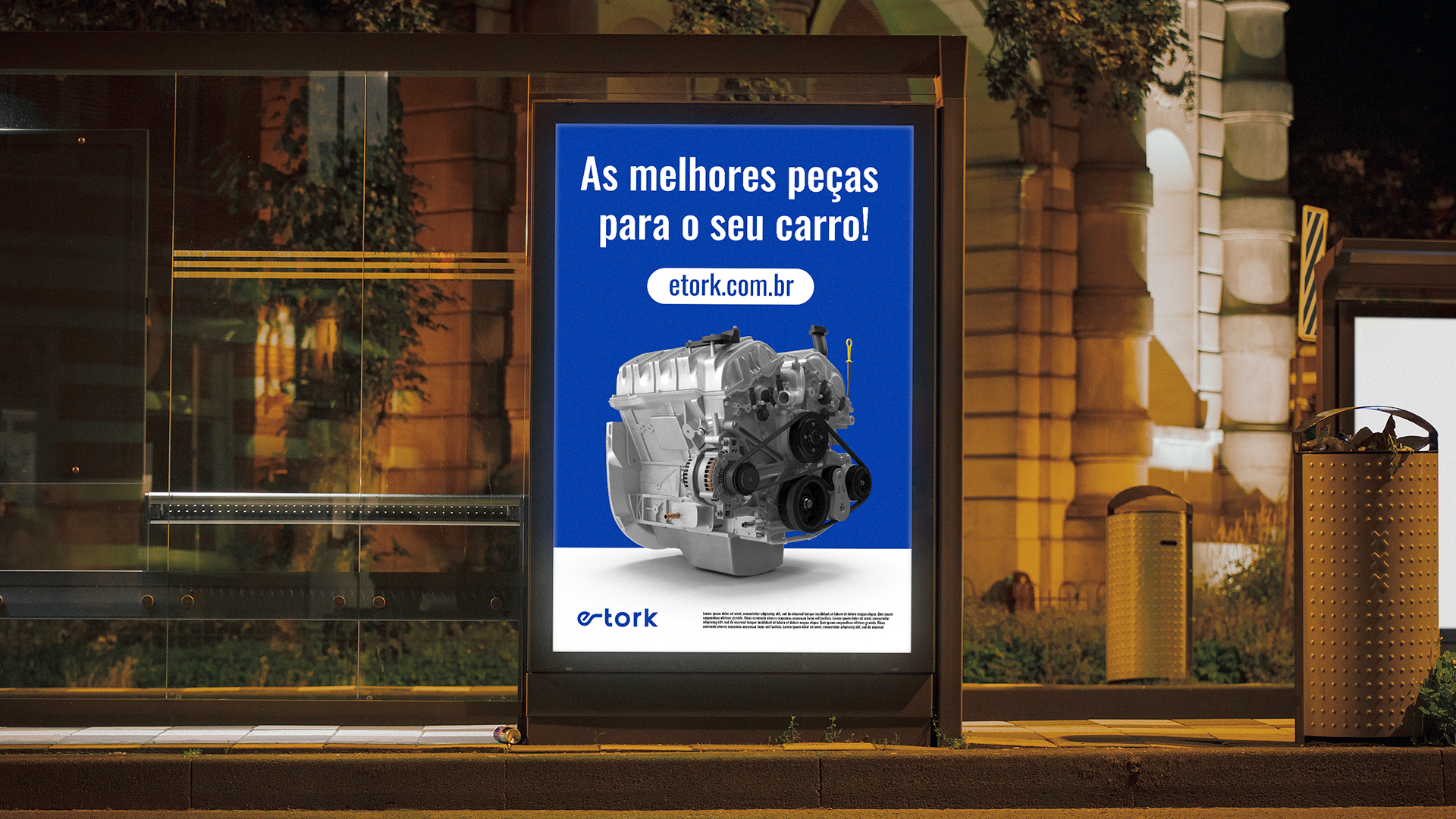 Um pote de manteiga de amendoim está sobre uma mesa.