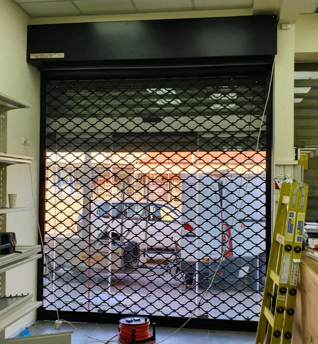 תריסי גלילה לעסקים