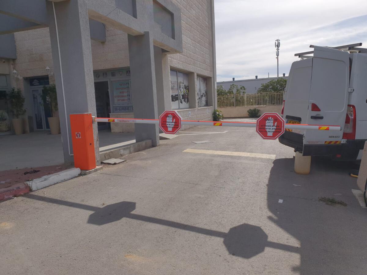 מחסומים חשמליים