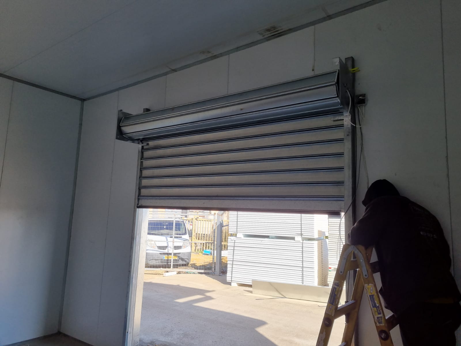 תריסי גלילה לעסקים