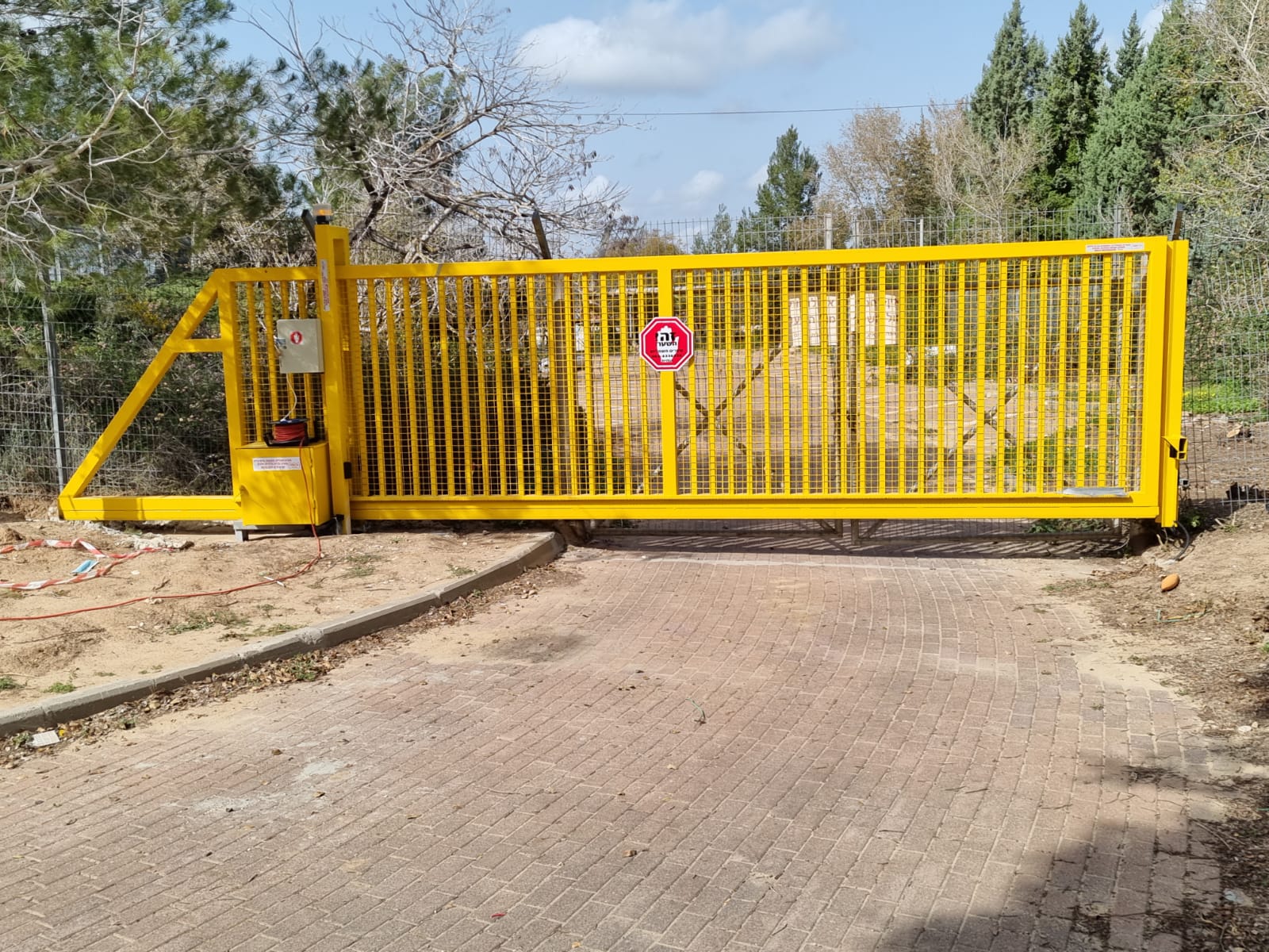 שערים חשמליים לעסקים