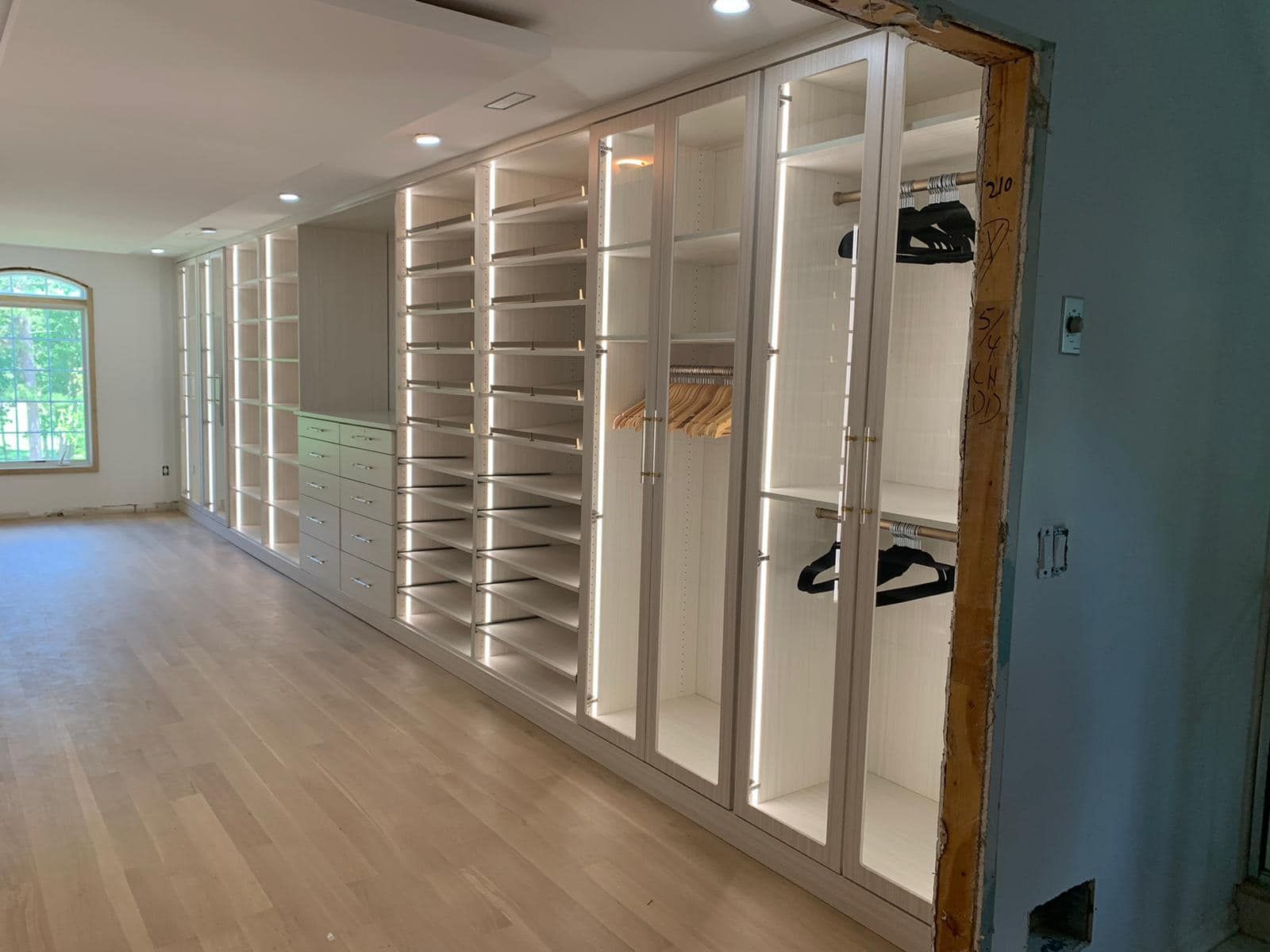 Spacious Walk-In Closet Systems in South Central, PA