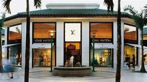 Front of Louis Vuitton Store — Puunene, HI — Castaway Construction & Restoration, LLC